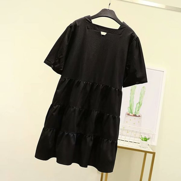 Γυναικείο κοντό φόρεμα με ντεκολτέ σε μαύρο χρώμα