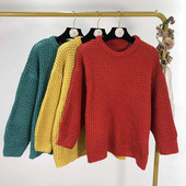 Γυναικείο πουλόβερ με 7/8 μανίκια σε κόκκινο, κίτρινο και μπλε χρώμα