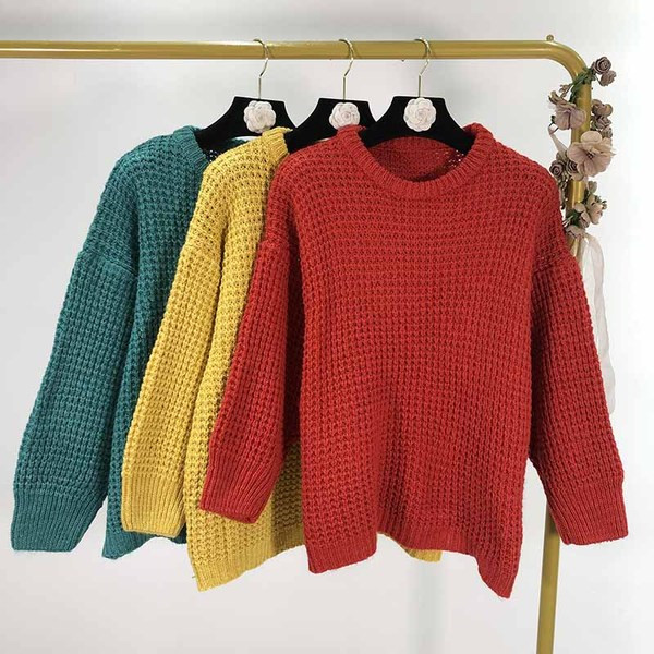 Γυναικείο πουλόβερ με 7/8 μανίκια σε κόκκινο, κίτρινο και μπλε χρώμα