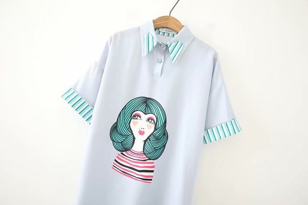 Κομψό γυναικείο κοντό φόρεμα με εφαρμογή και κλασικό  γιακά σε μπλε χρώμα