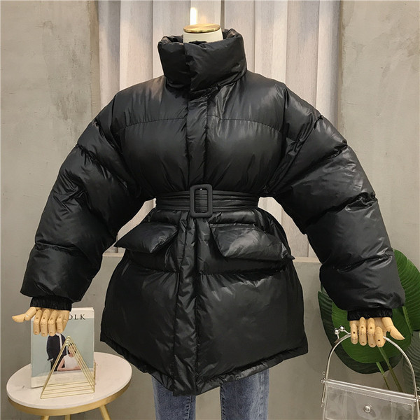 Geaca de iarna de dama cu guler inalt si curea in culorile verde, portocaliu si negru