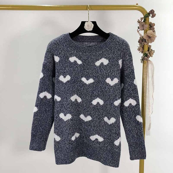 Γυναικείο μακρύ πουλόβερ σε τρία χρώματα με εφαρμογή - καρδιά