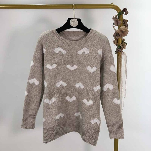 Γυναικείο μακρύ πουλόβερ σε τρία χρώματα με εφαρμογή - καρδιά