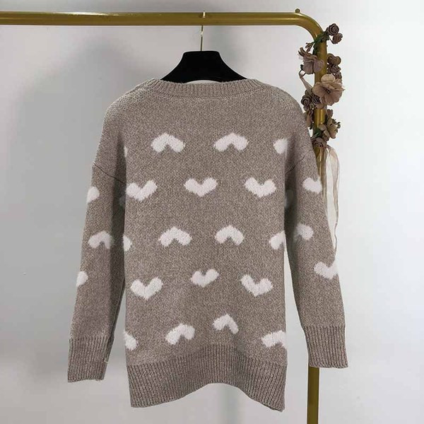 Γυναικείο μακρύ πουλόβερ σε τρία χρώματα με εφαρμογή - καρδιά