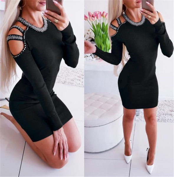 Modern női ruha csupasz váll és hosszú ujjú szürke és fekete színben