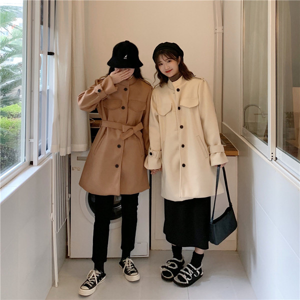 Palton lung de damă de actualitate în două culori cu curea