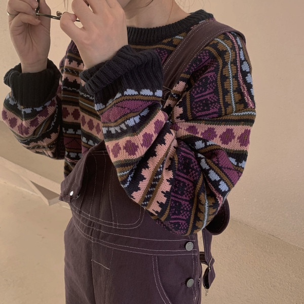 Pulover de damă cu model actual, cu decolteu oval