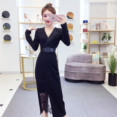 Κομψό γυναικείο φόρεμα με ζώνη και δαντέλα σε μαύρο χρώμα