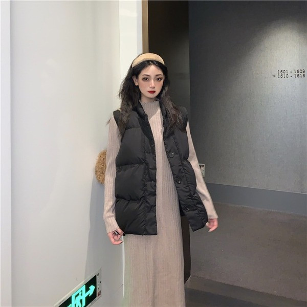 Vestă lungă de zi cu zi cu nasturi în alb și negru