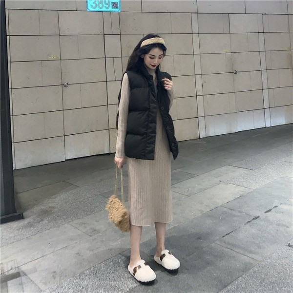 Vestă lungă de zi cu zi cu nasturi în alb și negru