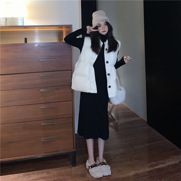 Vestă lungă de zi cu zi cu nasturi în alb și negru