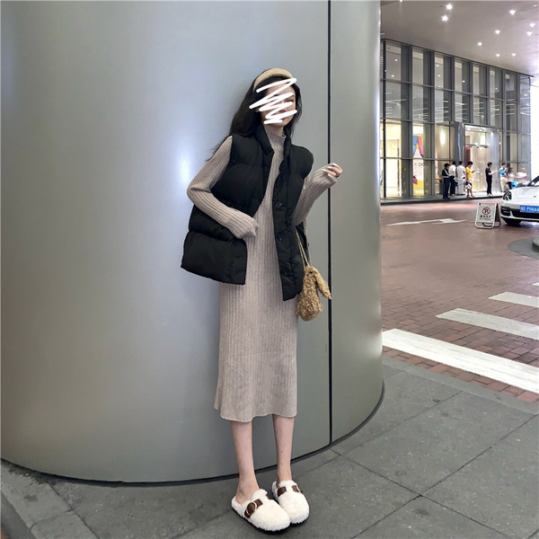 Vestă lungă de zi cu zi cu nasturi în alb și negru