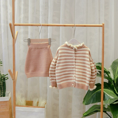 Μοντέρνο παιδικό σετ για κορίτσια δυο τεμαχίων ριγέ ζακέτα + φούστα