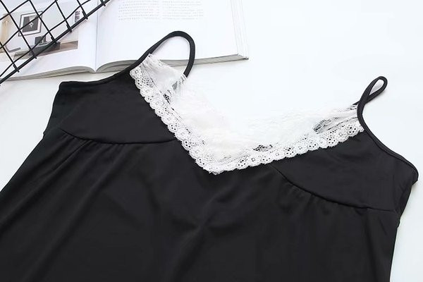 Maieu modern de damă cu bretele subțiri și dantelă în negru