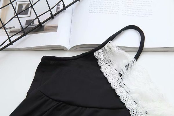 Maieu modern de damă cu bretele subțiri și dantelă în negru