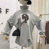 Καθημερινή γυναικεία μπλούζα με τυπωμένα και σκισμένα μοτίβα σε διάφορα χρώματα