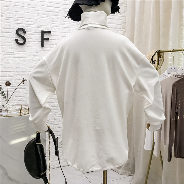 Καθημερινή γυναικεία μπλούζα με τυπωμένα και σκισμένα μοτίβα σε διάφορα χρώματα