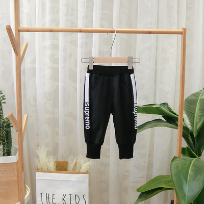 Μοντέρνο αθλητικο παιδικό παντελόνι για αγόρια σε μαύρο χρώμα