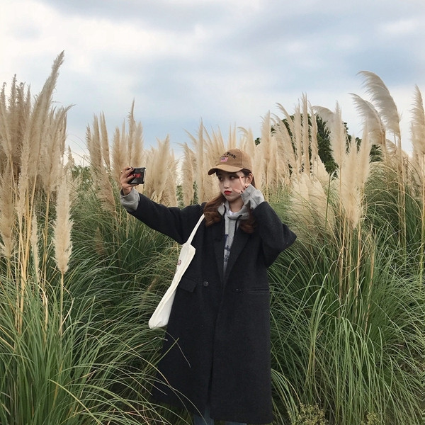 Μοντέρνο γυναικείο μακρύ παλτό με τσέπες σε τρία χρώματα