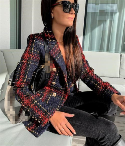 Palton de damă elegant în carouri cu nasturi