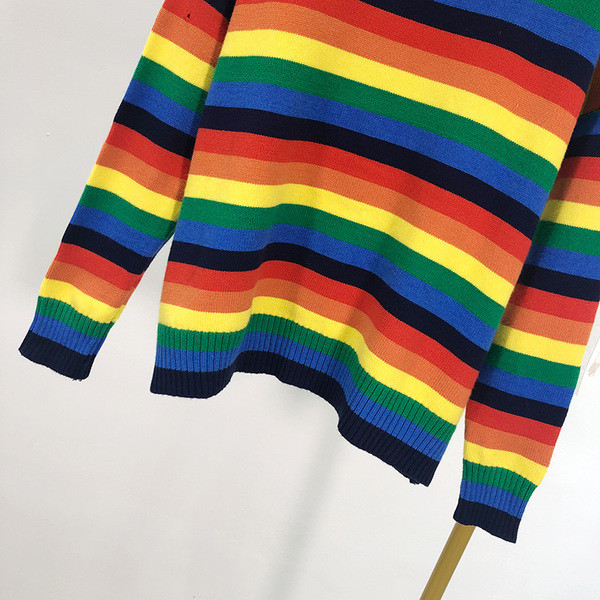 Μακρύ ριγέ πουλόβερ με ωοειδές λαιμόκοψη