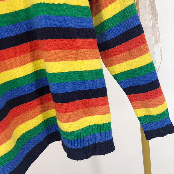 Μακρύ ριγέ πουλόβερ με ωοειδές λαιμόκοψη