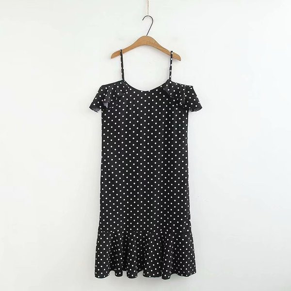 Καθημερινό γυναικείο κοντό φόρεμα πουά με λεπτές λωρίδες σε μαύρο χρώμα