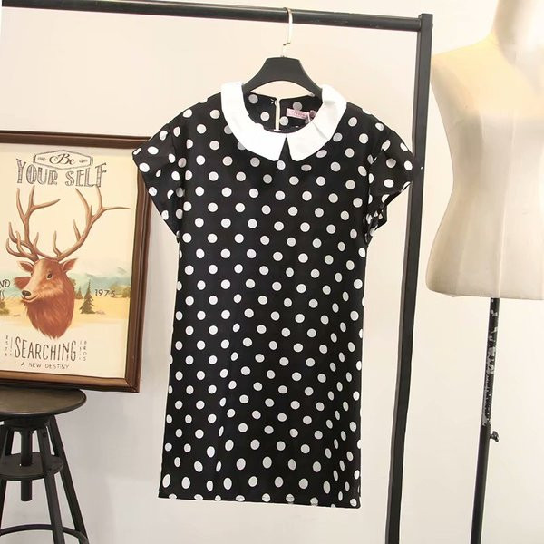 Rochie scurtă de damă modernă cu decolteu O în puncte negre