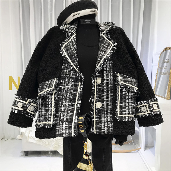 Palton de dama stilat model scurt cu buzunare alb-negru