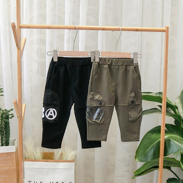 Model nou de pantaloni pentru copii cu buzunare verde si negru