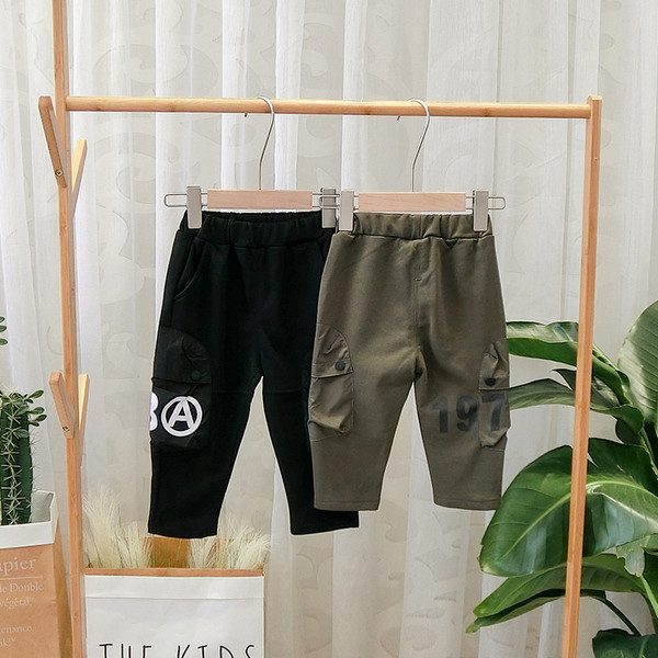 Model nou de pantaloni pentru copii cu buzunare verde si negru