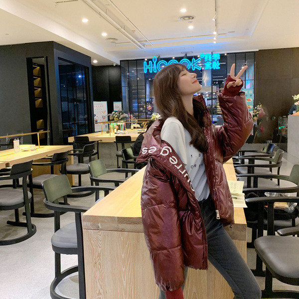 Modern női téli kabát több színben felirattal