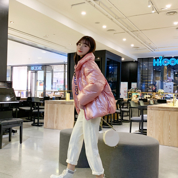 Modern női téli kabát több színben felirattal