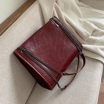 Μοντέρνα γυναικεία  έκο δερμάτινη τσάντα με αλυσίδα σε τρία χρώματα