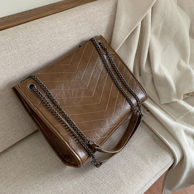 Μοντέρνα γυναικεία  έκο δερμάτινη τσάντα με αλυσίδα σε τρία χρώματα