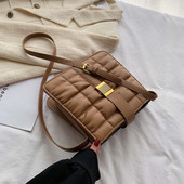 Μοντέρνα γυναικεία τσάντα με μακριά λαβή σε διάφορα χρώματα