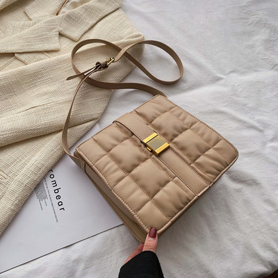 Μοντέρνα γυναικεία τσάντα με μακριά λαβή σε διάφορα χρώματα