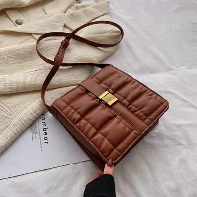 Μοντέρνα γυναικεία τσάντα με μακριά λαβή σε διάφορα χρώματα