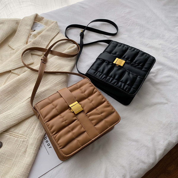 Μοντέρνα γυναικεία τσάντα με μακριά λαβή σε διάφορα χρώματα