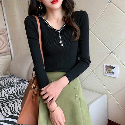 Μοντέρνα γυναικεία μπλούζα με πέρλες και V-neck σε διάφορα χρώματα