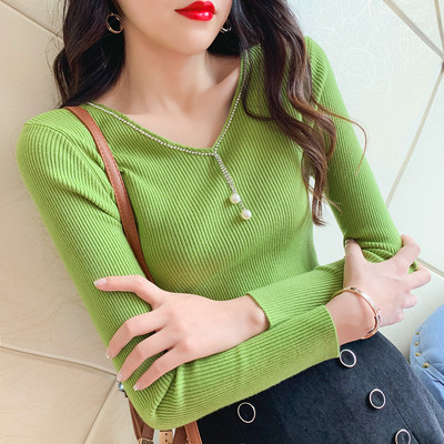 Μοντέρνα γυναικεία μπλούζα με πέρλες και V-neck σε διάφορα χρώματα