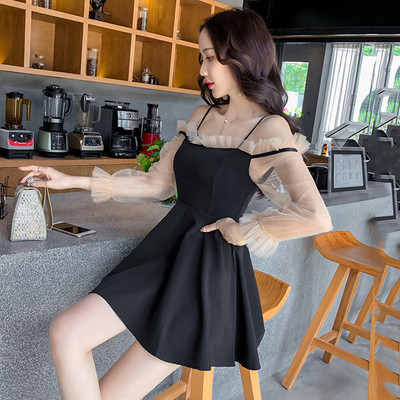 Stílusos női ruha modell pecsét ujjakkal