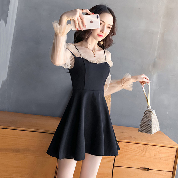 Stílusos női ruha modell pecsét ujjakkal