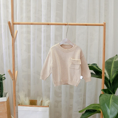 Gyermekpulóver új modellje O-nyakkal és zsebbel, szürke és bézs színben