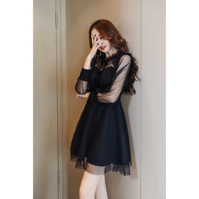 Κομψό γυναικεία φόρεμα με μανίκια από τούλι σε μαύρο χρώμα