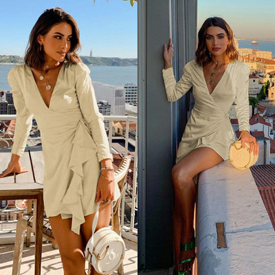 Rochie scurtă de damă elegantă, cu decolteu adânc și mâneci lungi în patru culori