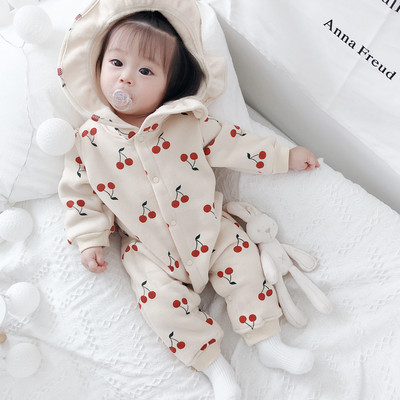 Salopeta bebelusi pentru fete cu gluga si model colorat in roz si alb