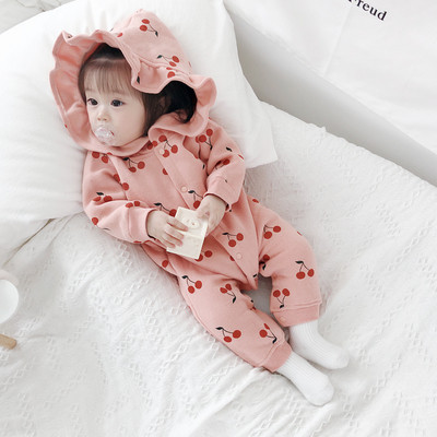 Salopeta bebelusi pentru fete cu gluga si model colorat in roz si alb