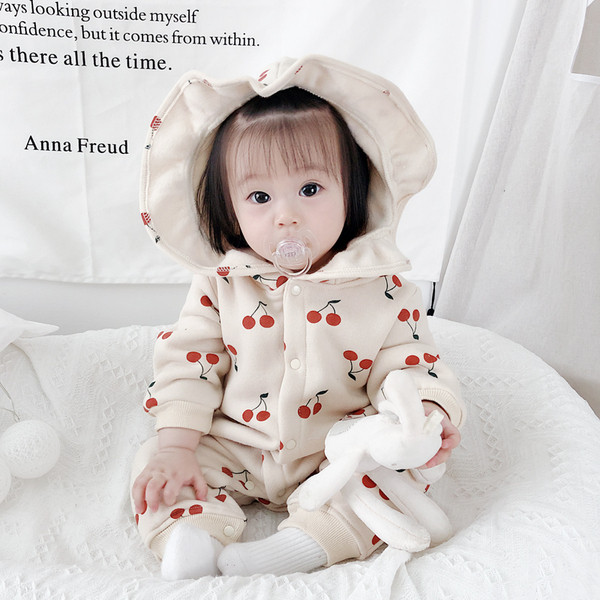 Salopeta bebelusi pentru fete cu gluga si model colorat in roz si alb