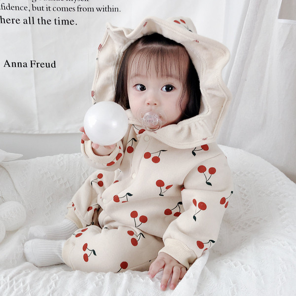 Salopeta bebelusi pentru fete cu gluga si model colorat in roz si alb